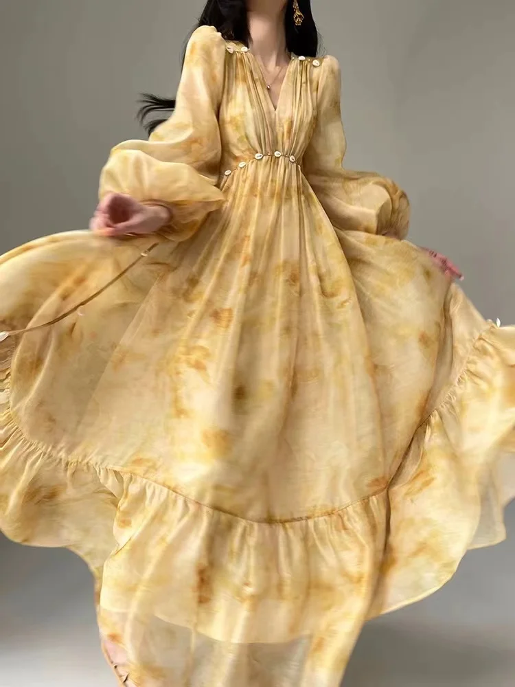 Женское платье-миди с V-образным вырезом рукавами-фонариками и бусинами