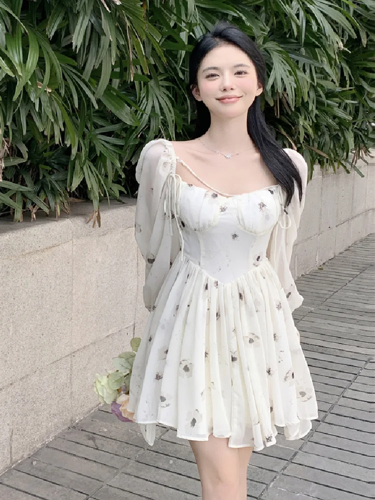 

Платье-мини с открытыми плечами, цветочным принтом и оборками