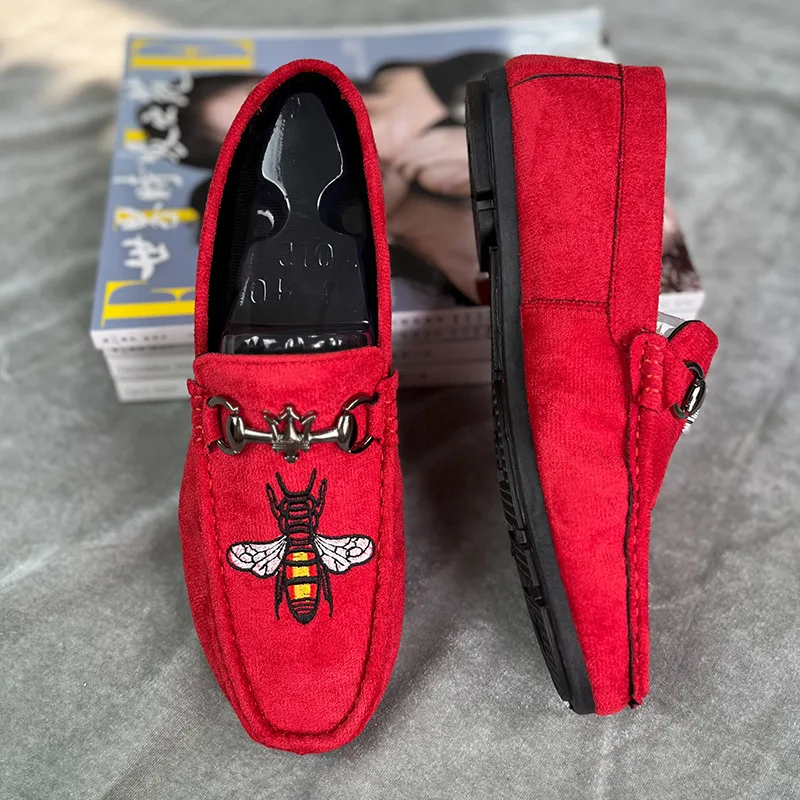 

2023 New Embroidery Red Men's Designer Shoes Breathable Comfortable Loafers for Men Slip-on Low Cut Casual Shoes Man mocassins