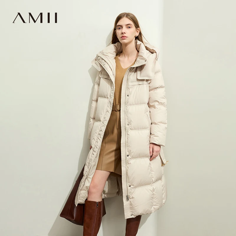 Фото Пуховик AMII с капюшоном, зима 2026, новая теплая модель с поясом, женская куртка-пуховик с воротником-стойкой, однотонная, универсальная, приталенная, длинное пальто 12524003 №2