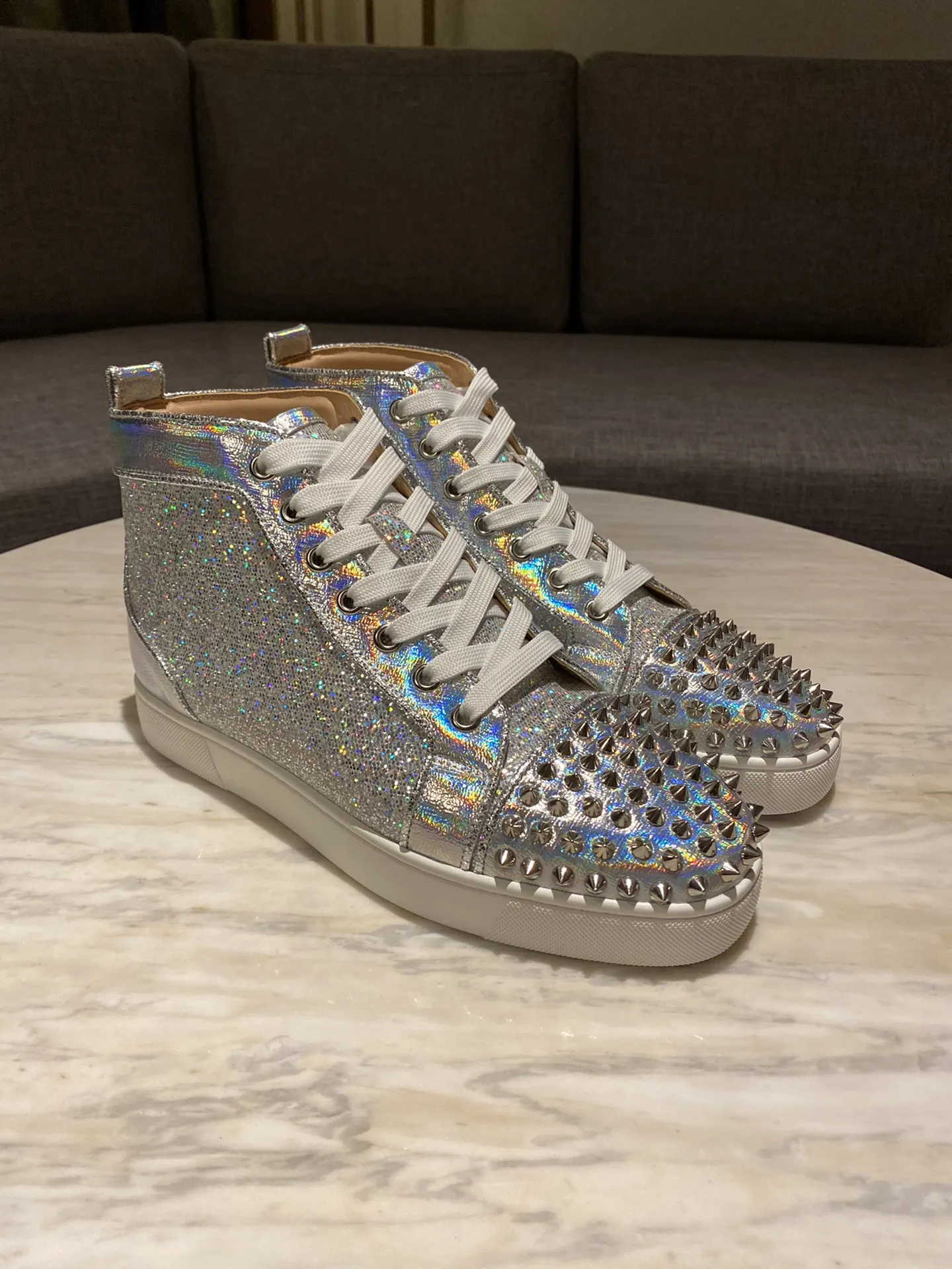 

Luxury Designer Men's Sneakers Silver Diamond High-tops Rivet Shoes Red Bottom Shoes Punk Style Couple Casual Party Shoes