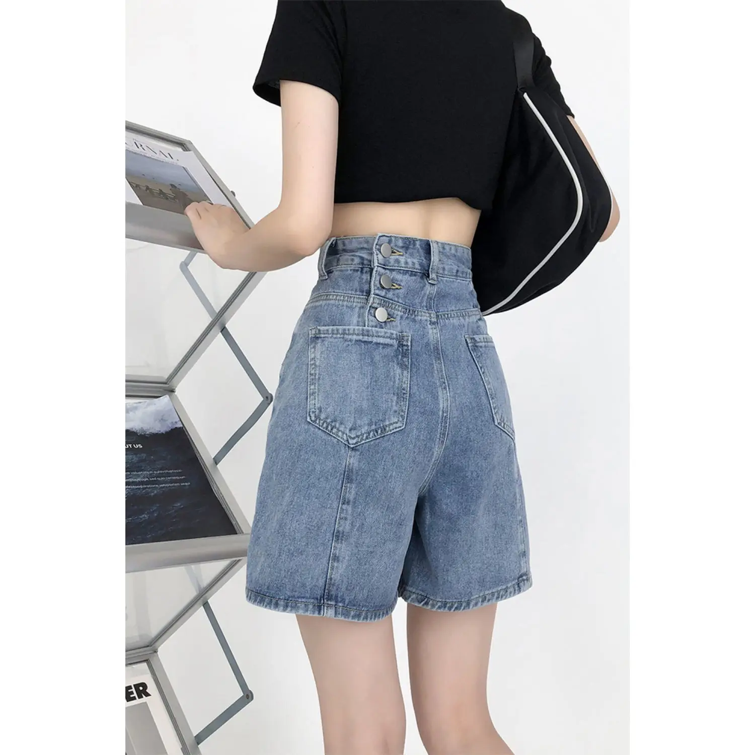 New For Summer 2023 Blue Women's High-waisted Denim Shorts Button Design Leisure Nickel Pants