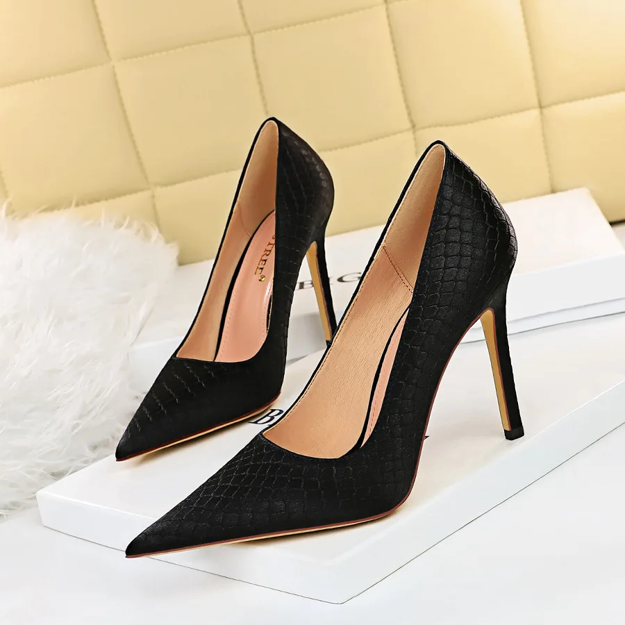 

Dropship Sunnyeverest Sexy Slim Nightclub Banquet High Heels Fish Scales Satin Shallow Pointed High Heels Shoes