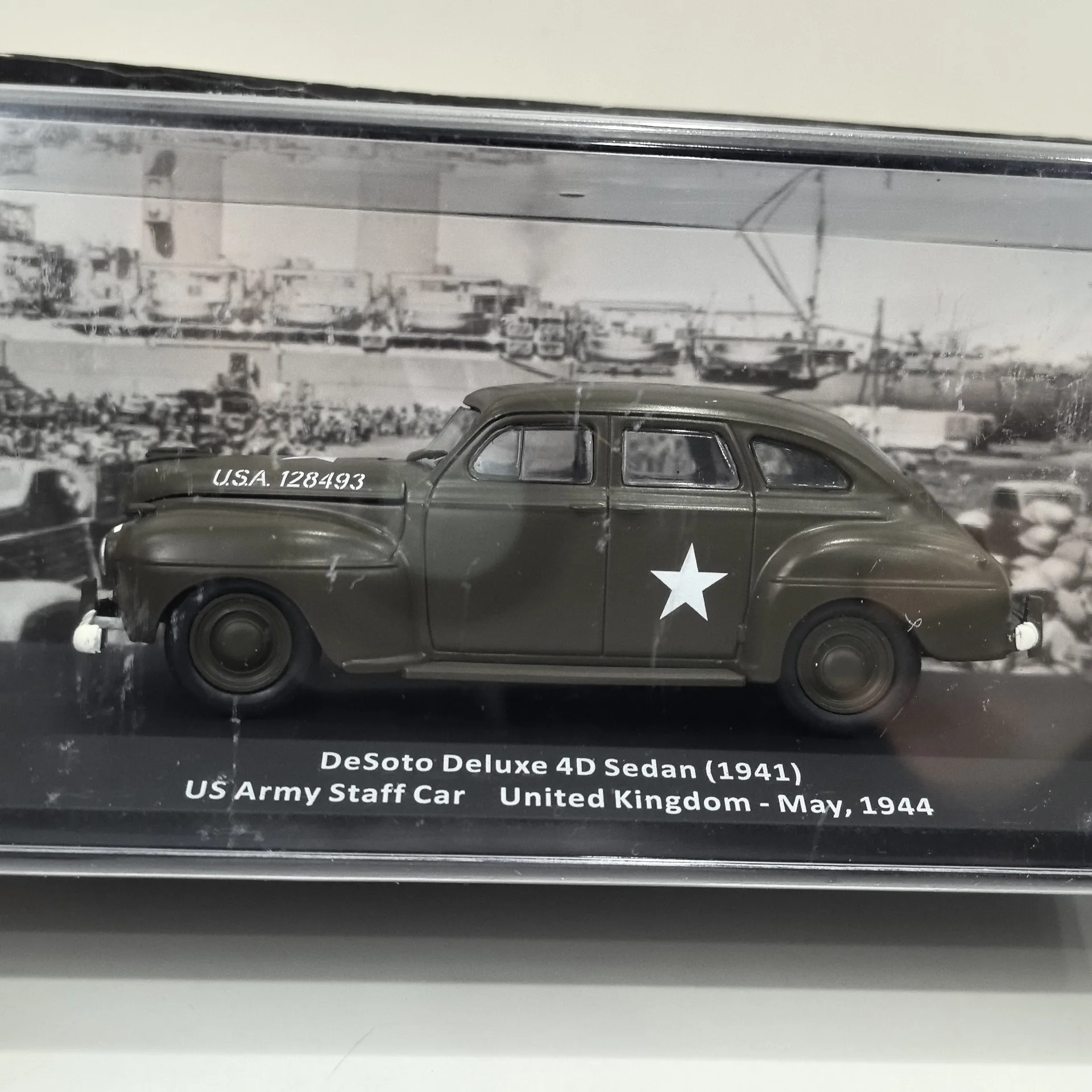 Фото Модель автомобиля IXO 1/43 масштаба DESOTO DELUXE 4D SEDAN 1941-1944 Q3 из литого сплава. №3