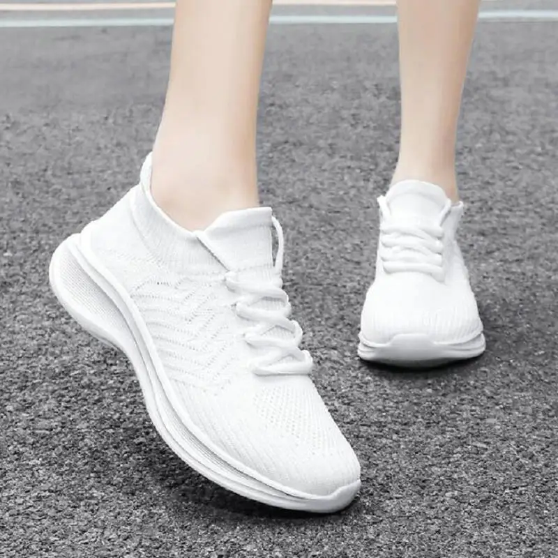 

Белые вязаные дышащие кроссовки для женщин, большие размеры 45, Нескользящие сетчатые удобные мягкие лоферы на платформе для влюбленных
