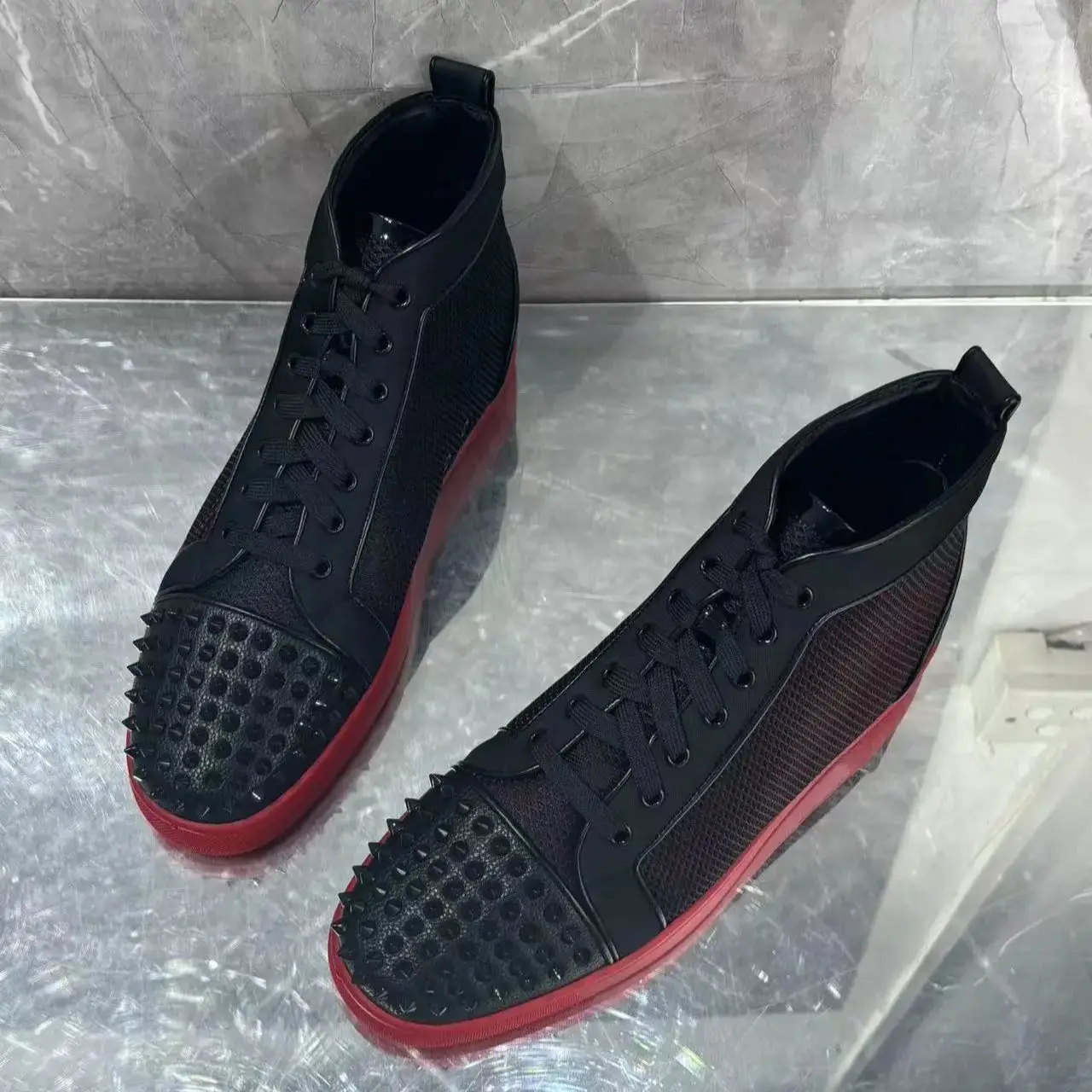 Черная повседневная спортивная обувь с сеткой и заклепками мужские высокие