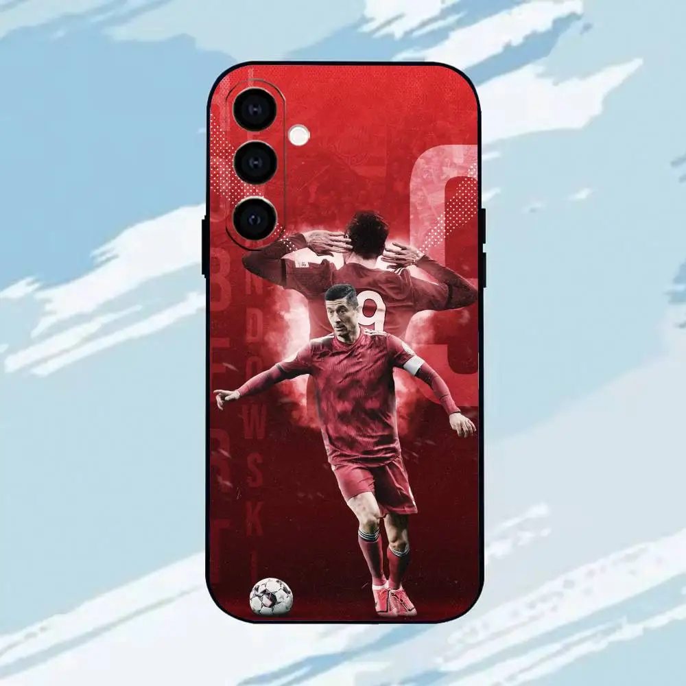 Фото Чехол для телефона Football Striker Robert Lewandowski для Samsung Galaxy A73, A72, A71, A70, A53, A52, A51, мягкий силиконовый черный чехол №5