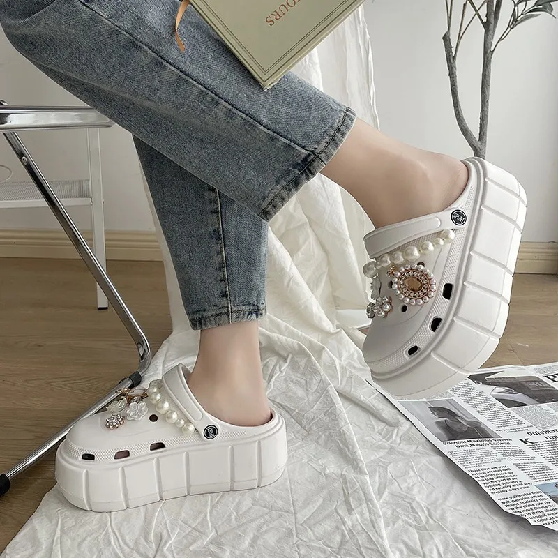 Mo Dou Fashion Charms Clog Shoes Outdoor Women Slippers Thick Sole High Quality Summer Sandals For Girls Street Shoes Non Slip