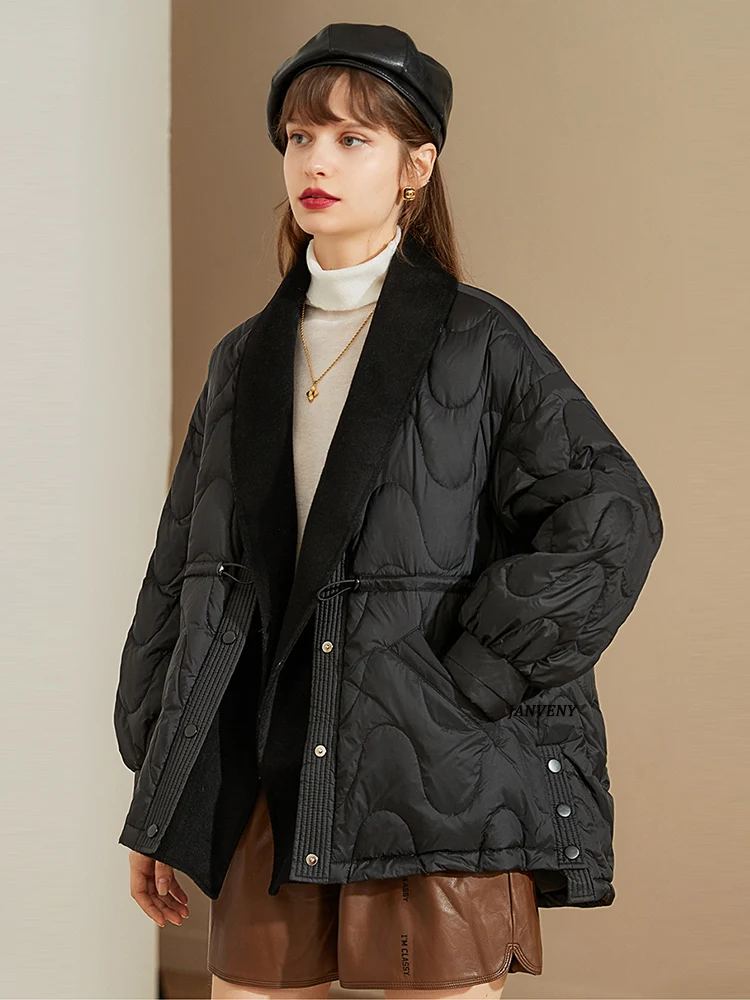 

2022 Newest Loose Silhouette Puffer Coat Women Woolen Stitching V-neck Drawstring Suit Collar 90% White Duck Down Short Jackets