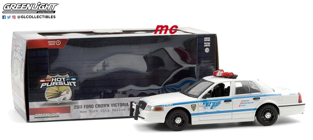 

GreenLight 1: 24 2Hot Pursuit 1 2011 Ford Crown Vic Police NYPD New York police car collector's alloy car model