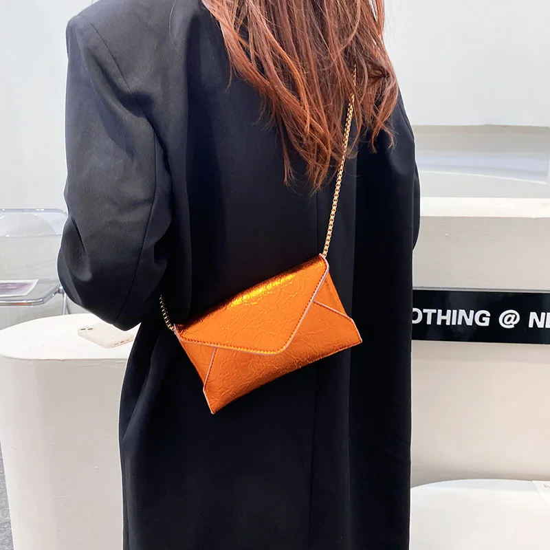 Designer Metallic Envelope Shoulder Bag Fashion Chains Crossbody Bags For Women Luxury Shiny Pu Leather Small Purses INS 2023
