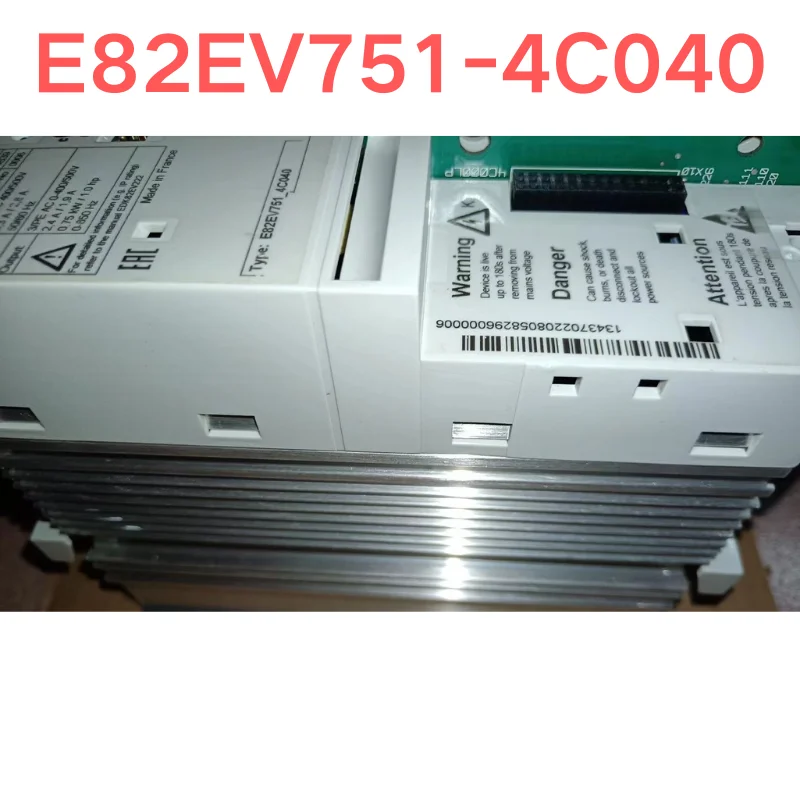 Б/у lenze E82EV751-4C040 test OK