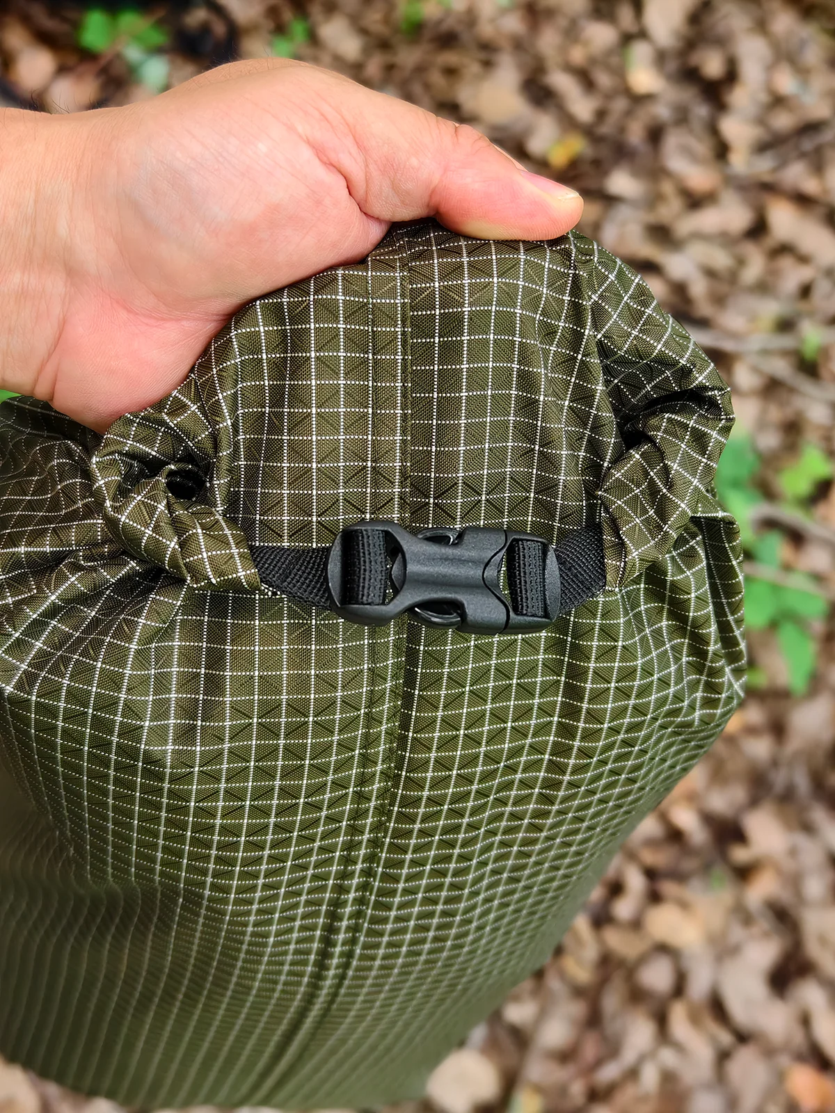 Фото Ультралегкий компрессионный мешок для хранения 70 г, 10 л из Dyneema X-Gripstop с рулонным верхом, пряжкой DuraFlex, водонепроницаемый, для кемпинга, походов, путешествий №2