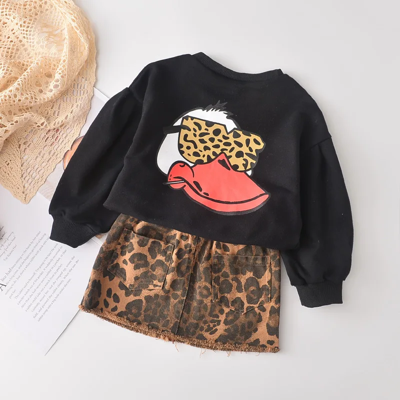 

Girls suit cartoon duck duck T-shirt and leopard print skirt 2022 spring and autumn new children's clothing 3-8 years old