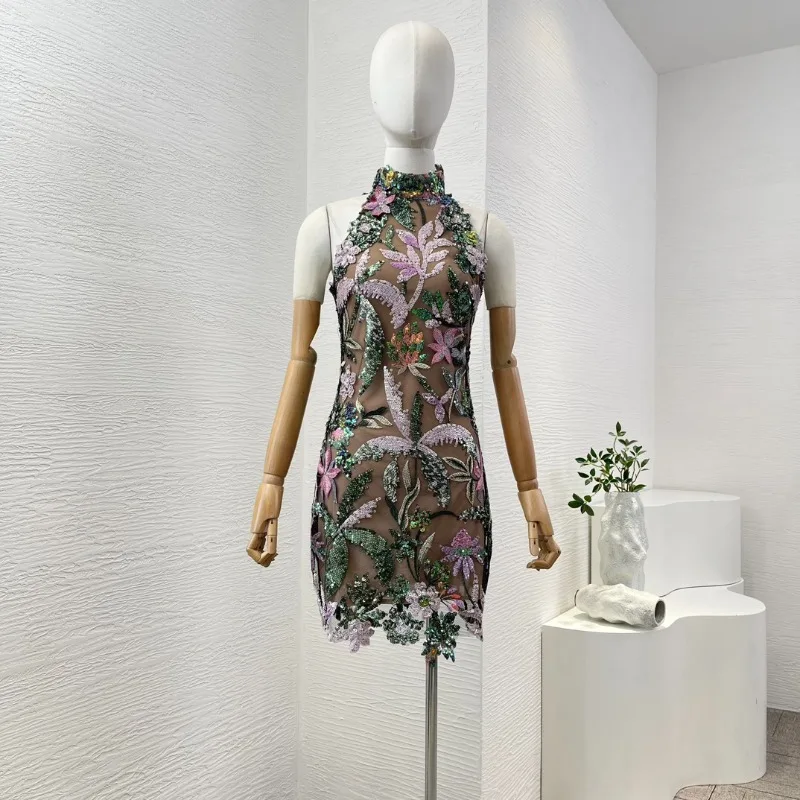 Женское мини-платье с блестками и лямкой на шее