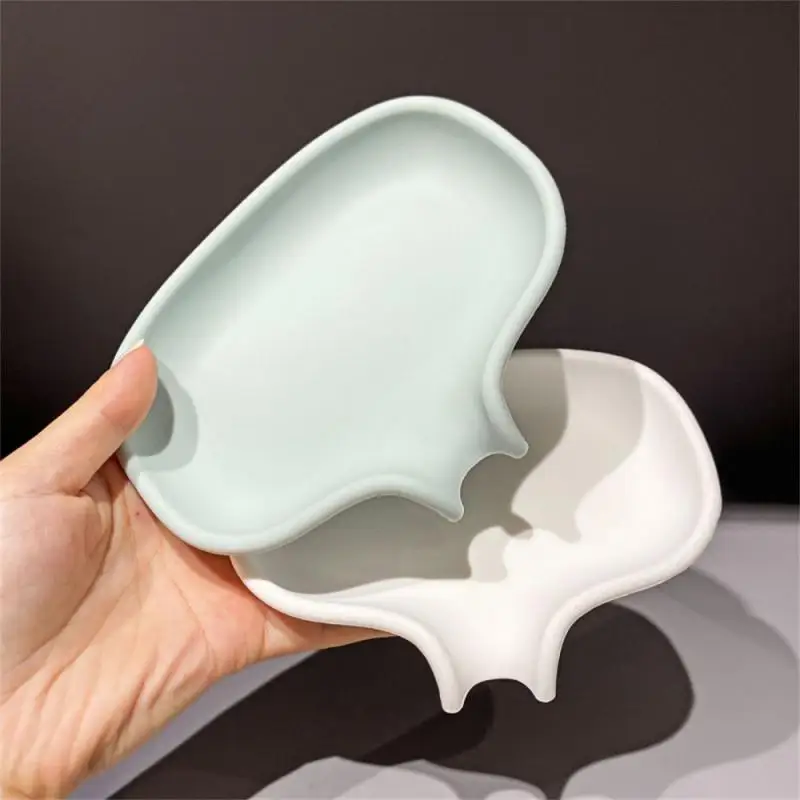 

Non-slip Soap Holder Arc Drain Port Easy Cleaning Drainage Soap Box Durable Soap Dispenser Bathroom Supplies Silicone Soap Dish