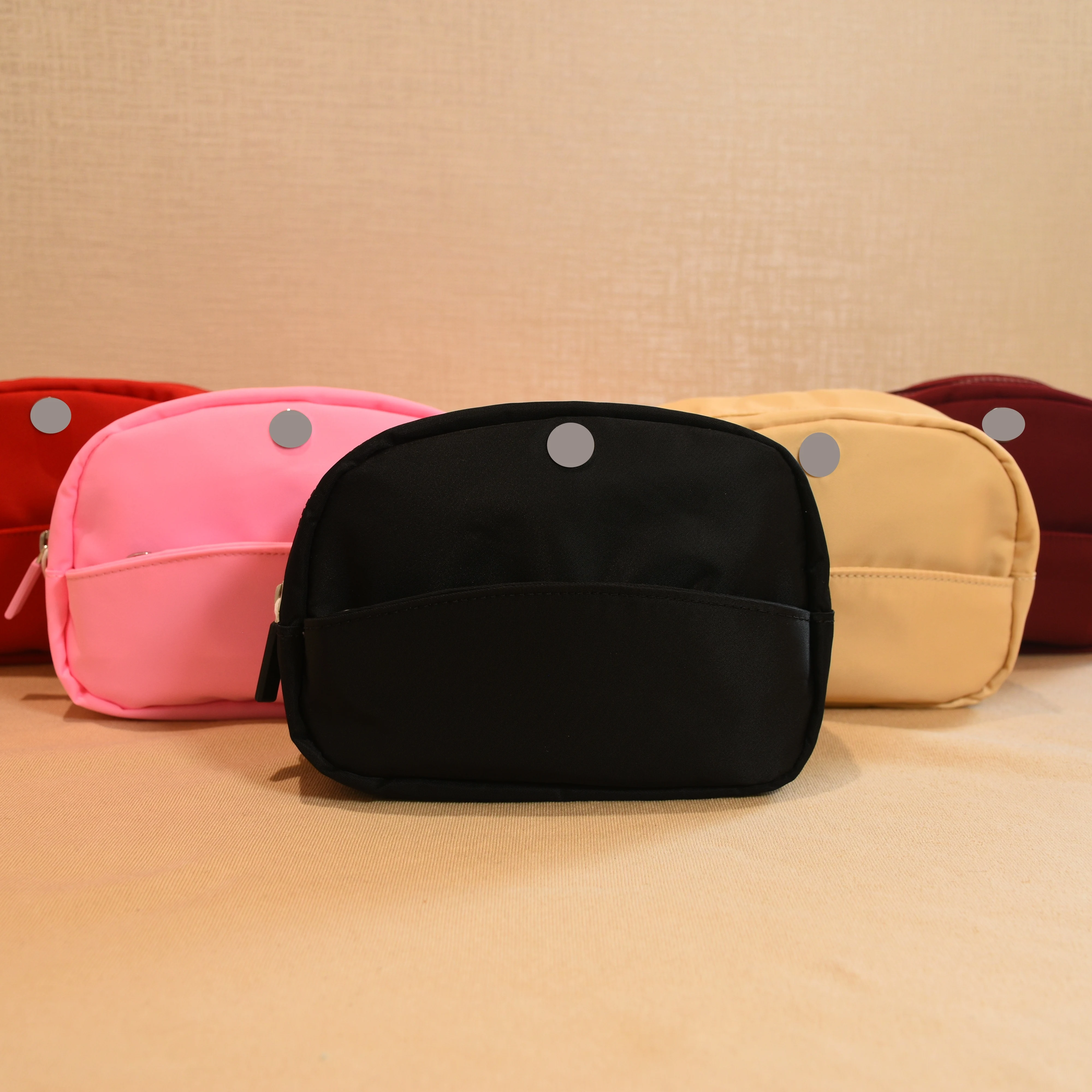 NWT Luluwomen Go Getter Pouch Mini Gym Girl Fitness Storage Bag Waterproof Outdoor Activities Portable Makeup Bag Wallet Key Bag