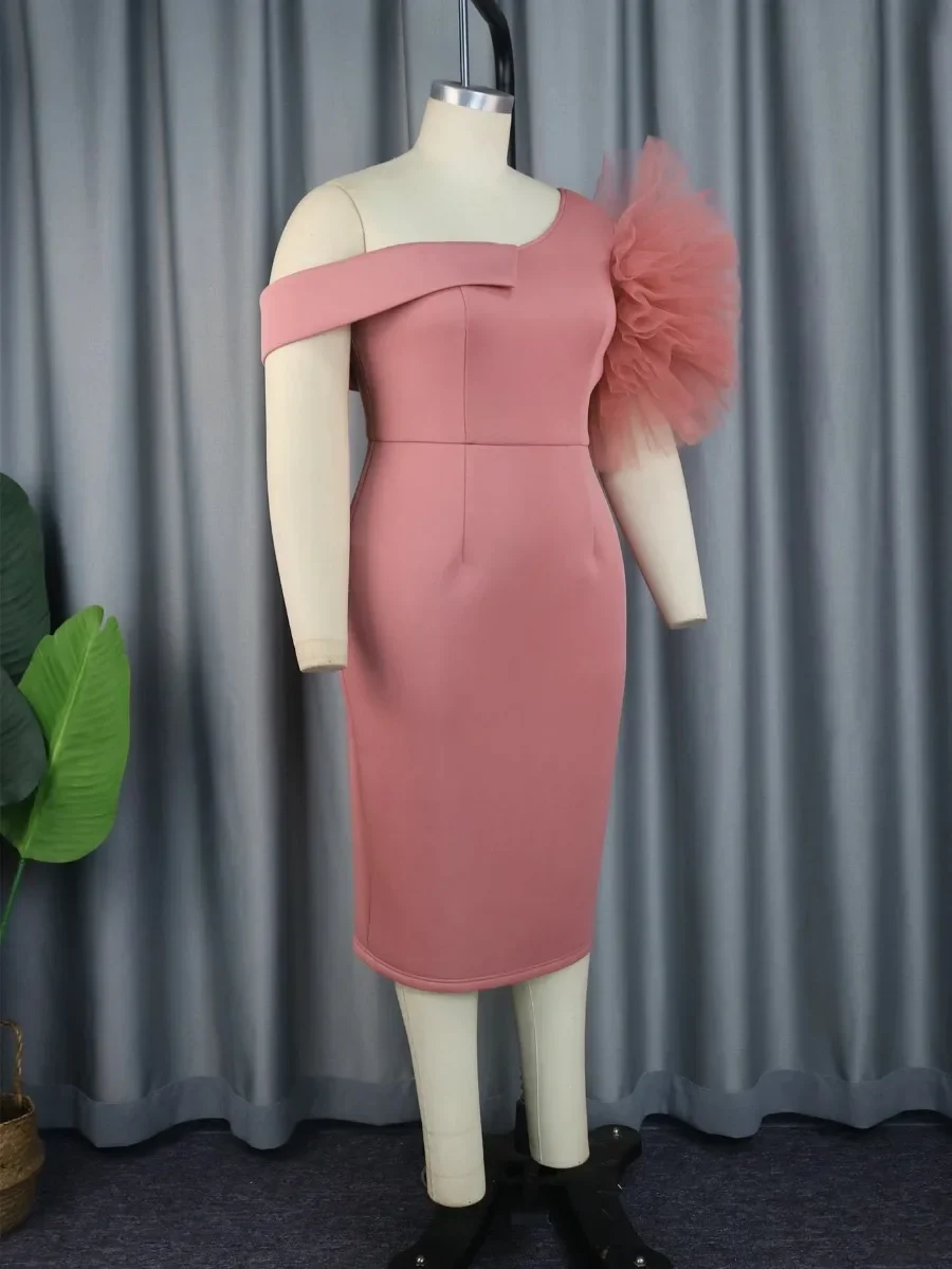 Вечернее платье на одно плечо с прозрачным цветком розы Розовое вечернее миди