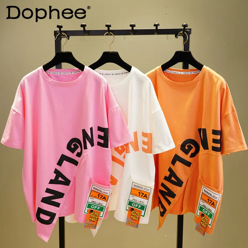 

Женская футболка средней длины с коротким рукавом, асимметричная свободная розовая футболка в Корейском стиле с принтом букв и пэчворка, ле...