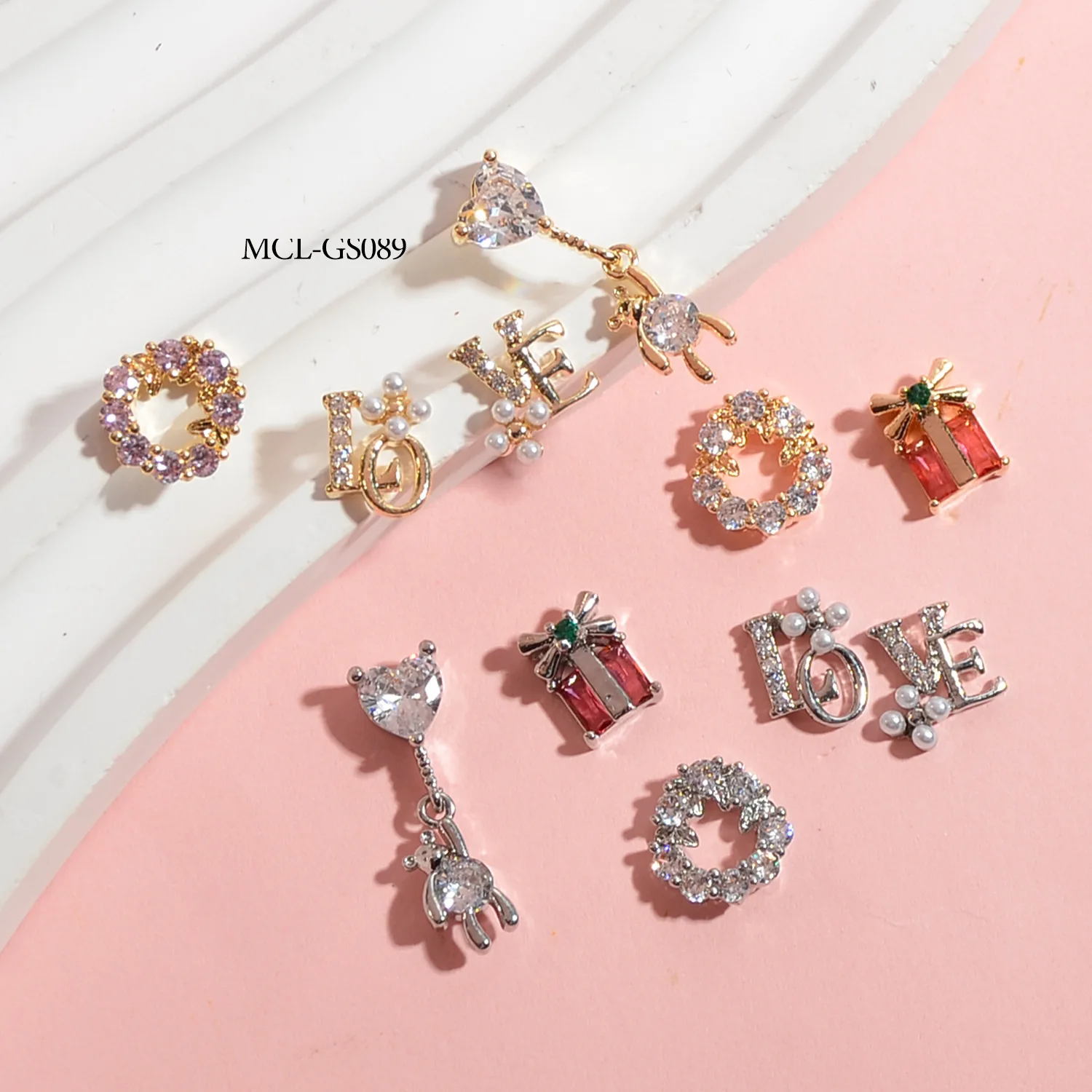 

10Pcs/Bag Bear "LOVE" Nail Art Decoration Crystal Heart Gold Silver Metal Charms Jewelry DIY Manicure Professional Accessory