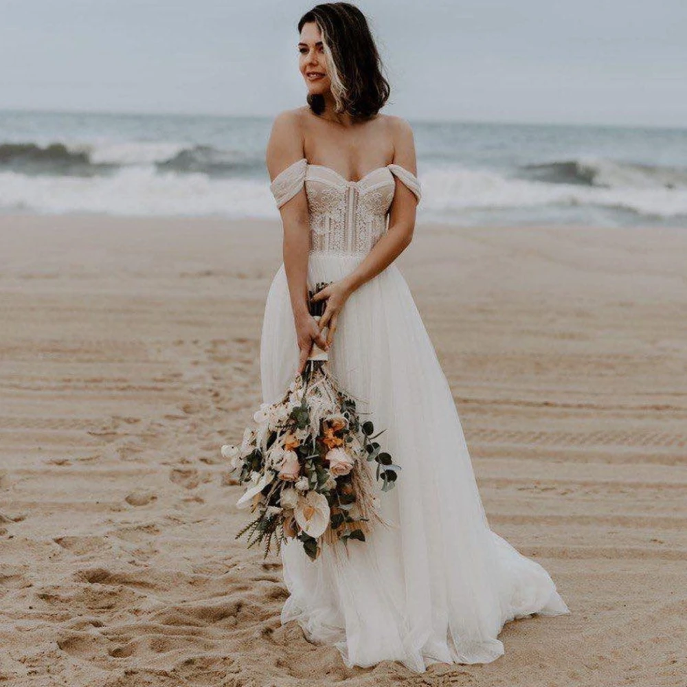 Женское кружевное платье с открытыми плечами и открытой спиной