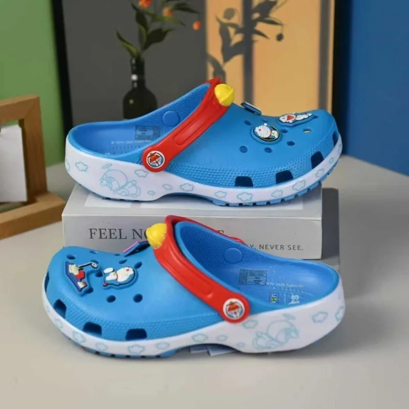 Фото Новые тапочки Doraemon: креативные, персонализированные, нескользящие, дышащие, повседневные, стильные, с мультяшным дизайном, милые, для дома и пляжа №4