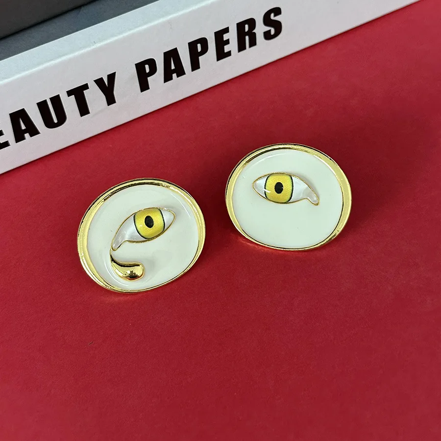 Асимметричные серьги-подвески с дьявольскими следами