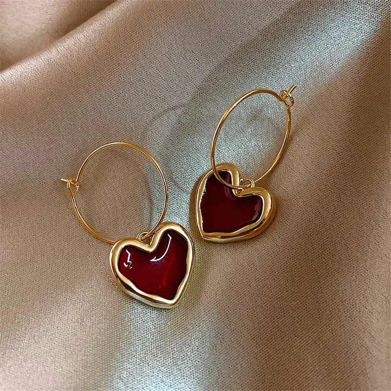 

Sweet Burgundy Enamel Heart Earrings for Women Girl Gold Color Metal Love Heart Hanging Dangle Earrings Vintage Jewelry