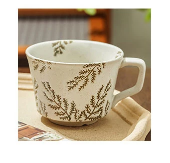 

Керамическая чашка ручной работы