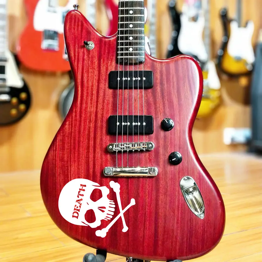 Виниловая наклейка в металлическом стиле для электрогитары персональная