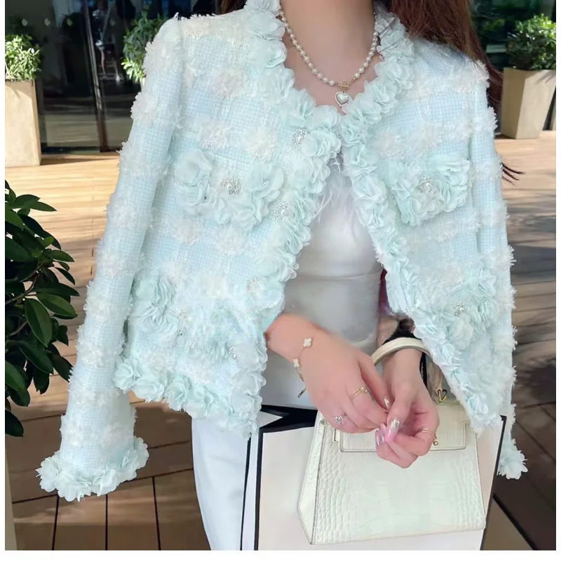 Женское короткое пальто в клетку