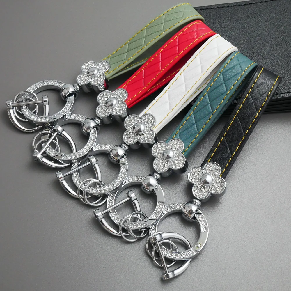 

Sparkling Light Cubic Zirconia Flower Car Keychain Pendant Leather Bag Accessories Gold Silver Color Metal Key Ring Wholesale