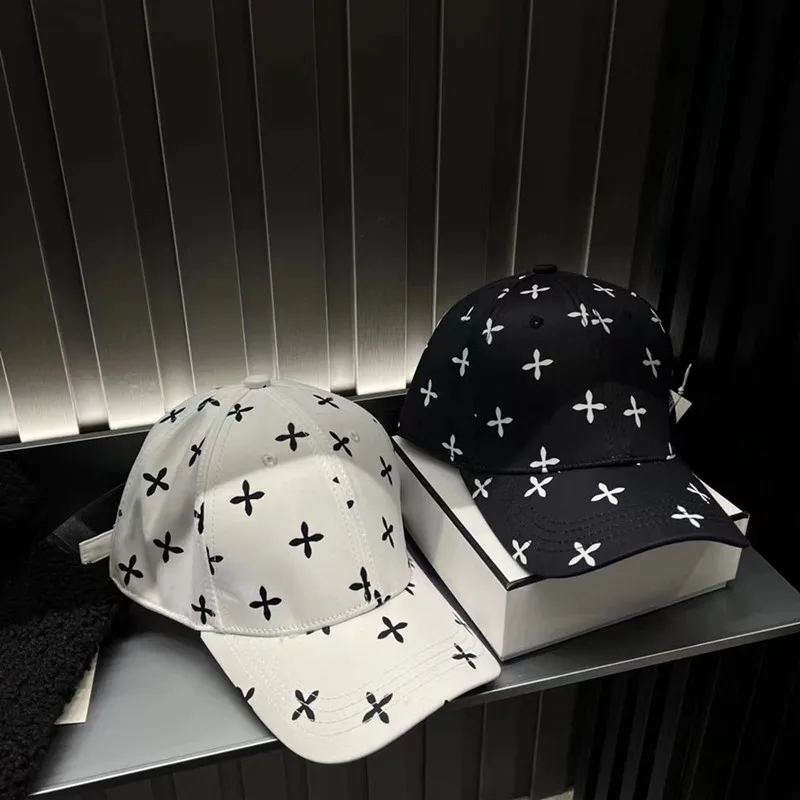 

New Baseball Cap Fashion Trend Black and White Printed Duck Tongue Hat Men's Women's Summer Retro Leisure Sunshade Hat BQ0877