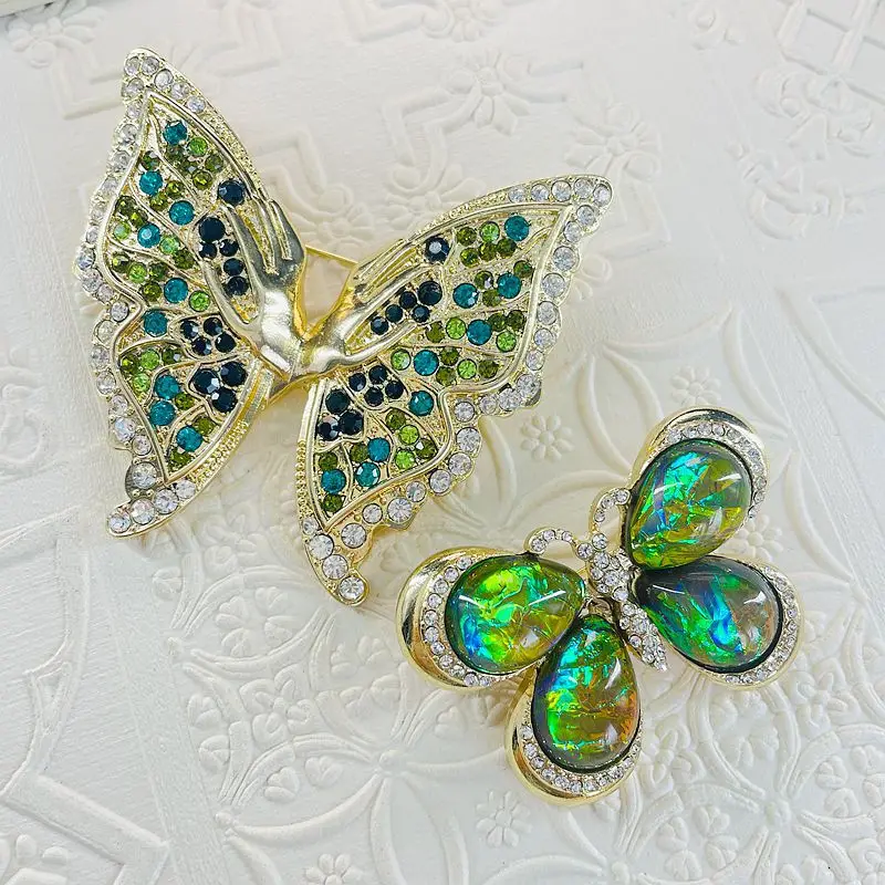 

Vintage Dazzling Gradient Glazed Butterfly Fairy Brooch Unique Design Alloy Colored Rhinestone Pins for Women Coat Accessories