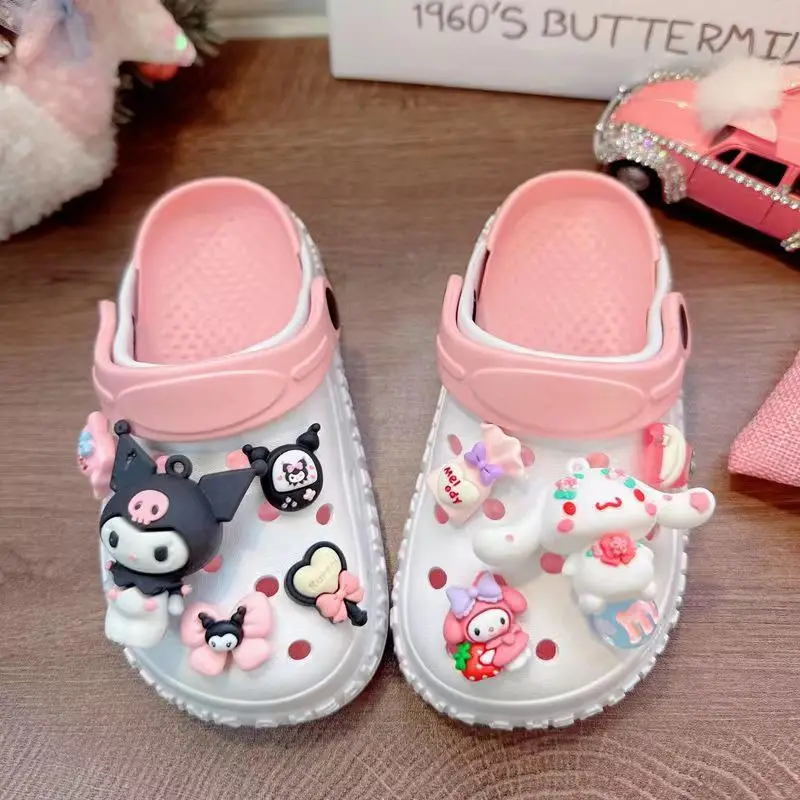 Children's Slippers 2023 Summer New Girls' Fashion Cartoon Sandals Girls' Outdoor Anti Slip Soft Sole Hole Shoes Parent-Child