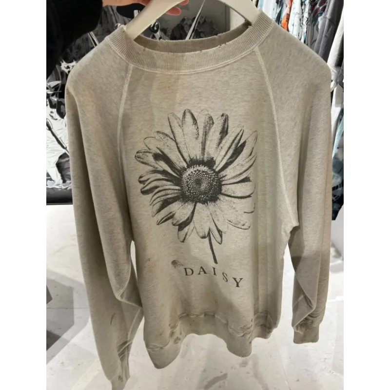 

Винтажный свитшот в стиле ретро с круглым вырезом и принтом хризантем