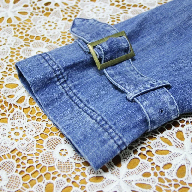 Куртка женская джинсовая с отложным воротником и большими карманами