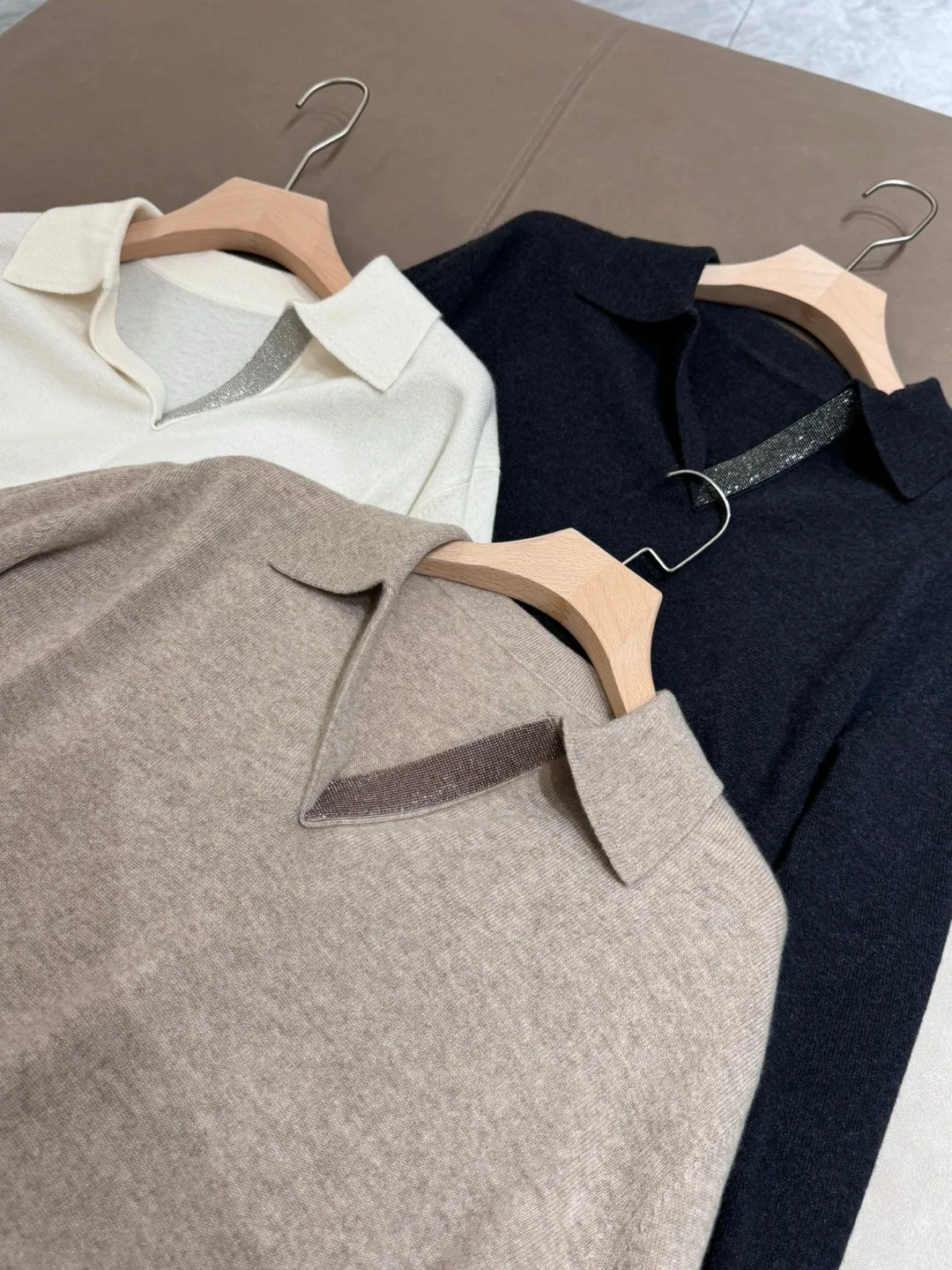 Осенний женский кашемировый свитер с длинными рукавами и V-образным вырезом