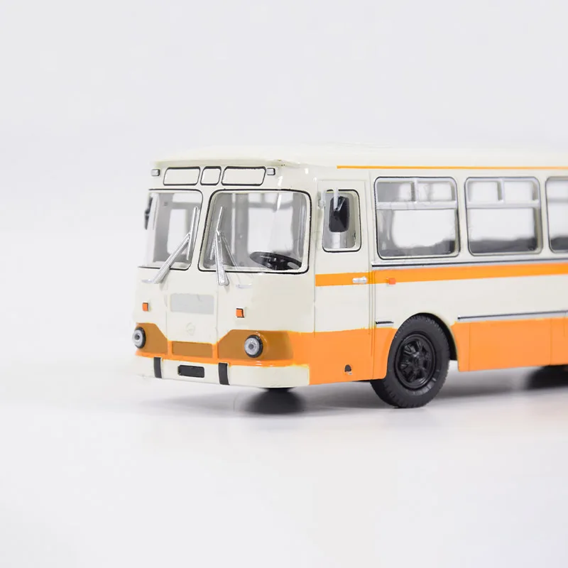 

Diecast 1/43 Scale Russian City Traffic 677M Bus Model Collection Alloy Simulation Bus Fan Gift Static Decoration Display 900384