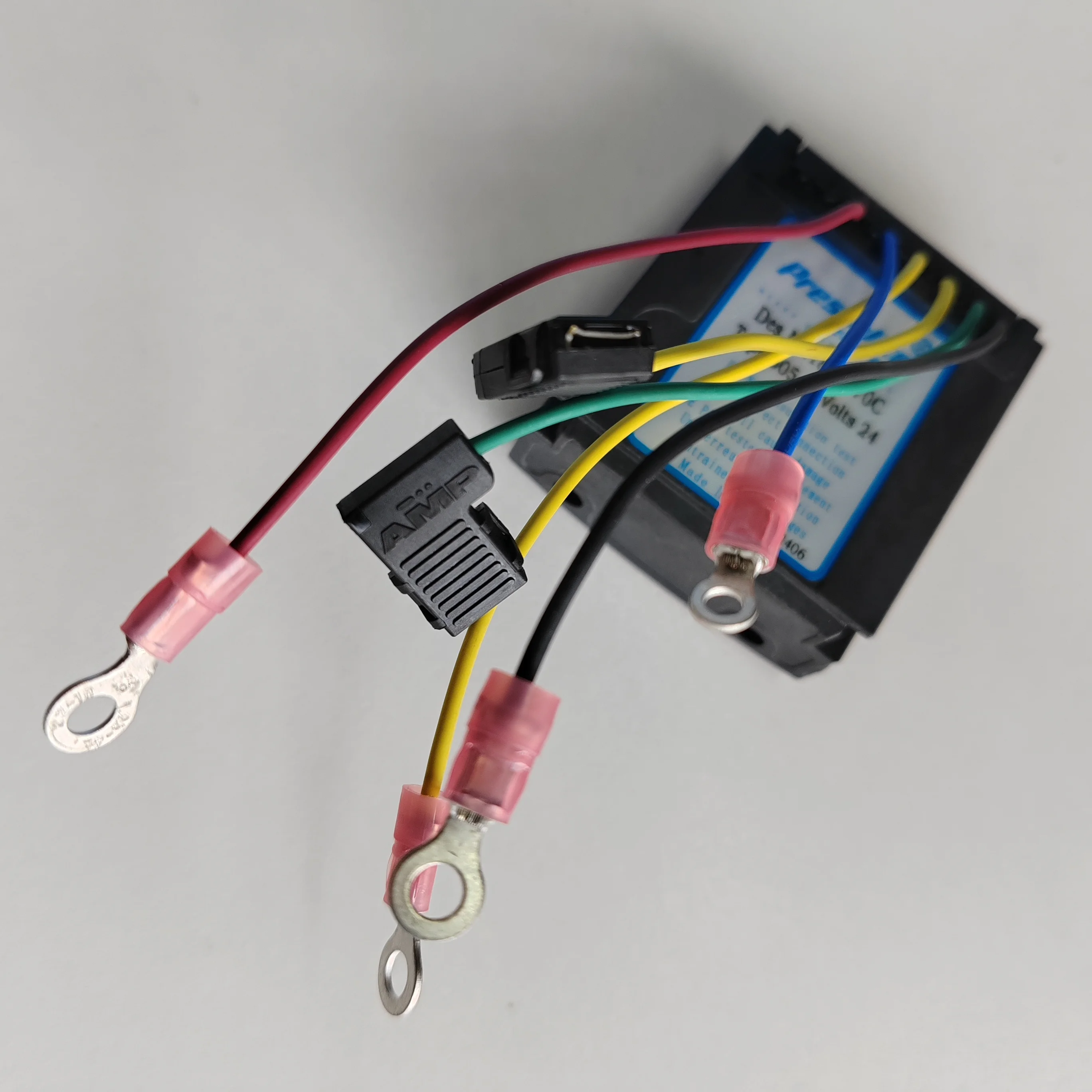 Модель 1861770 Регулятор напряжения серии C prestolite тип 605-1C напряжение 24 В для