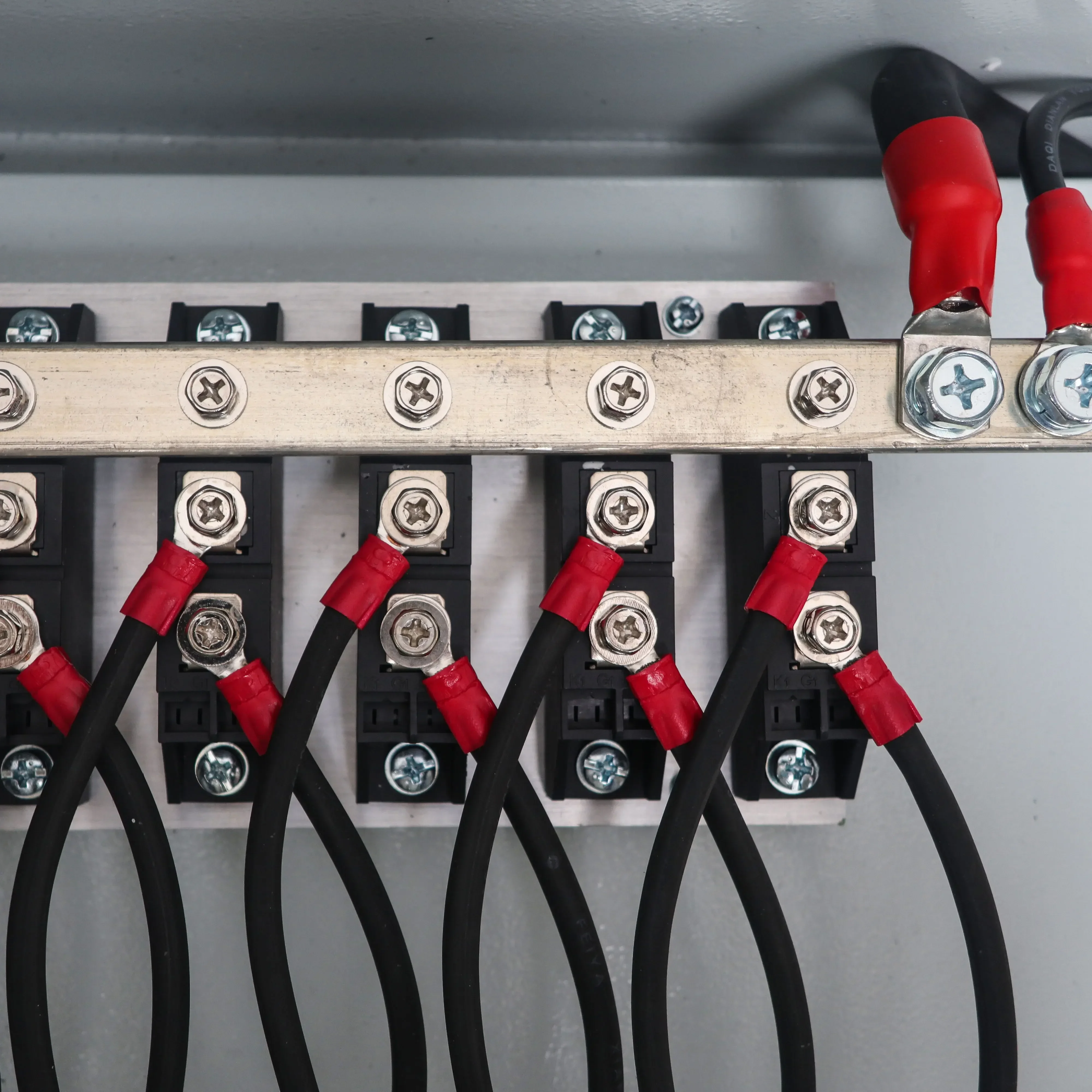 Домашнее использование 2/4/6/8/10 In 1out DC комбайнер коробка Pv с солнечной системой