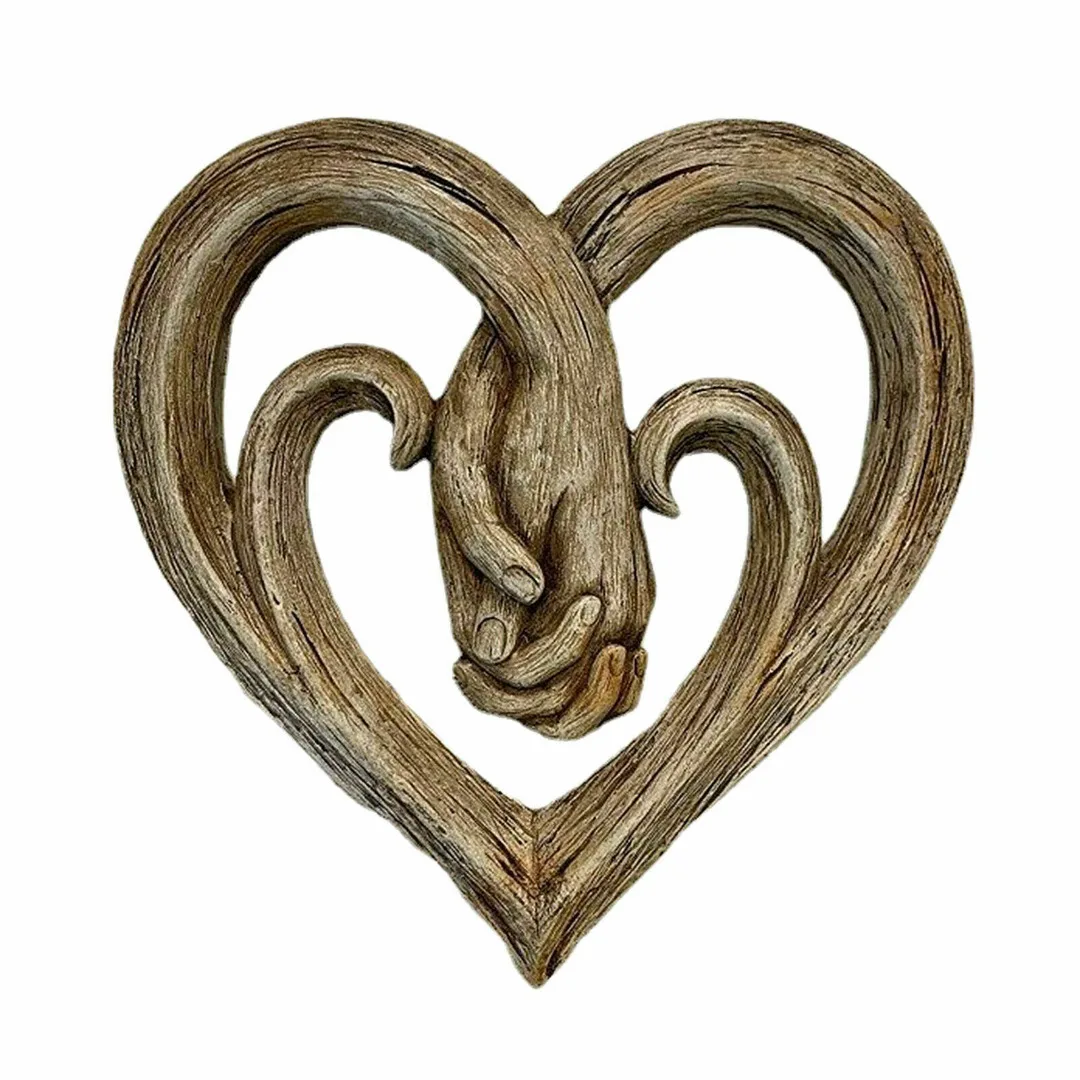 

2022 New Wooden Heart Pendant Sculptures Rustic Wall Hanging Wood Heart Holding Hands Wall Decor for Home Decor Room Ornament