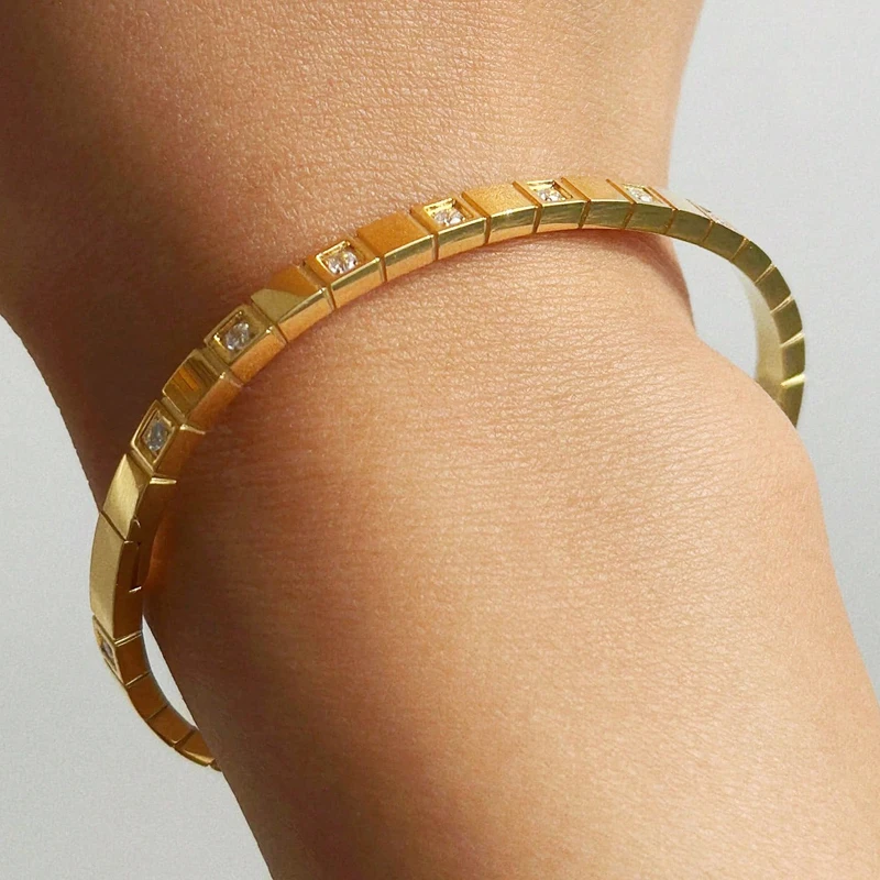 Роскошный браслет FEEHOW золотого цвета с микропаве из фианита подходящий для