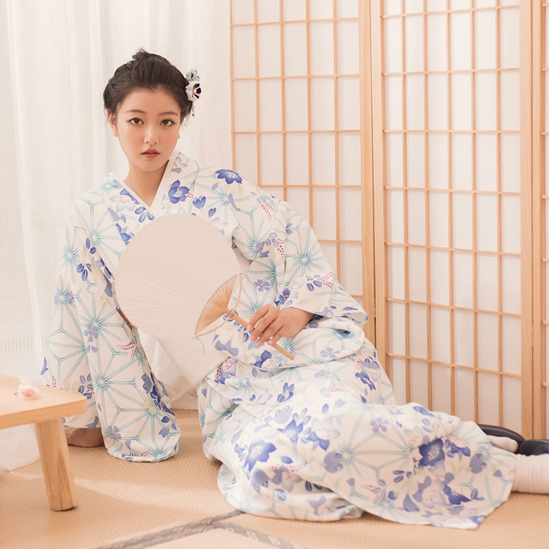 

Women's Traditional Japanese Kimono Vintage Autumn/Spring Dress Formal Yukata Photography Dress Cosplay Costume Stage Wear