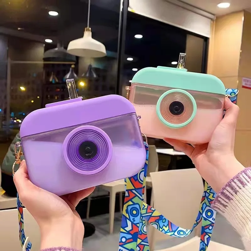 

Portable Camera Shape Water Bottles Plastic Cute Water Bottle with Straw for Girls Anti-fall Leak-proof Drink Bottle for Outside