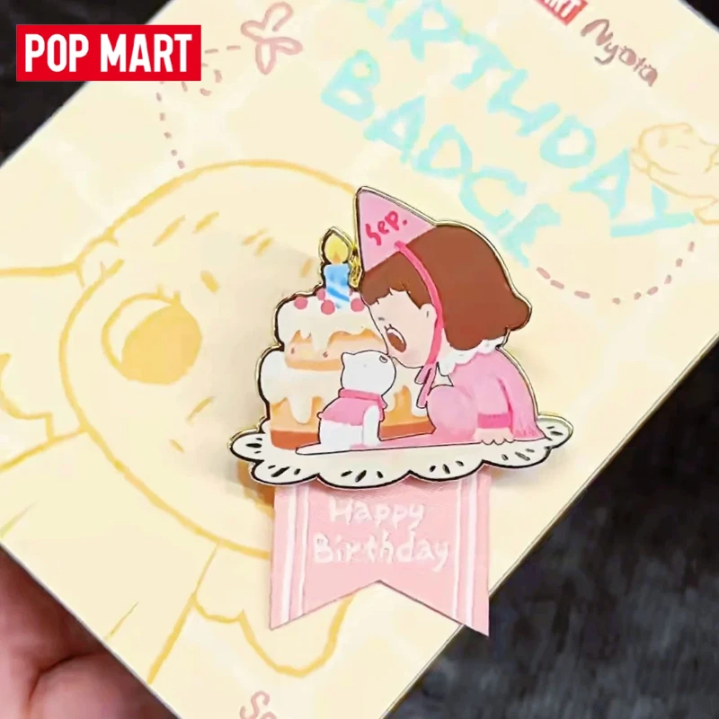 Фото Оригинальный значок POP MART April Hirono Birthday Badge, лимитированная серия, в наличии №2
