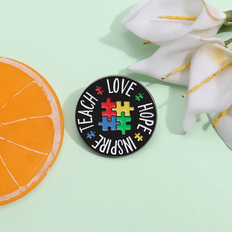 Эмалированные булавки для учителей осведомленности об аутизме учить принять понимание любовь броши на лацкан значок Радуга картина головоломка булавка для аутизма