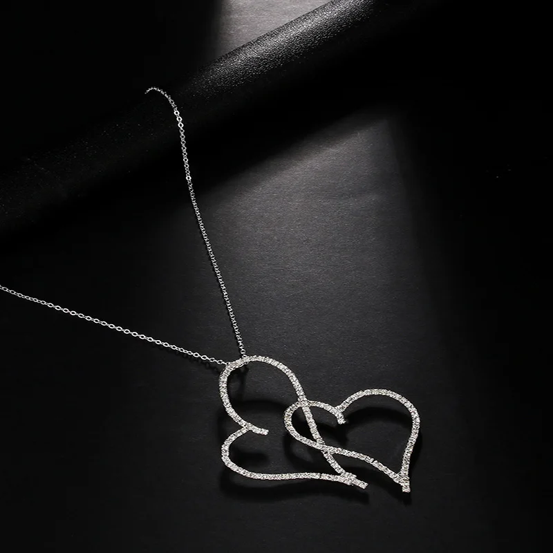 Роскошное женское ожерелье с подвесками в виде сердец