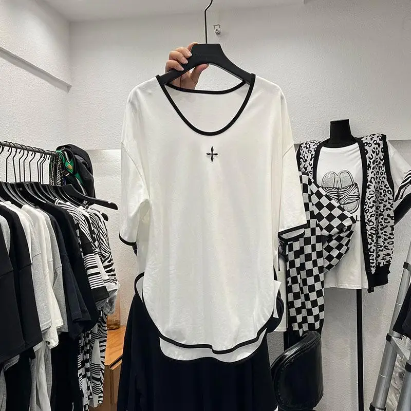 

DAYIFUN Oversized T-shirt Women's Summer Embroidery Loose Short-sleeved Tshirts Female Contrast Color Top Tees