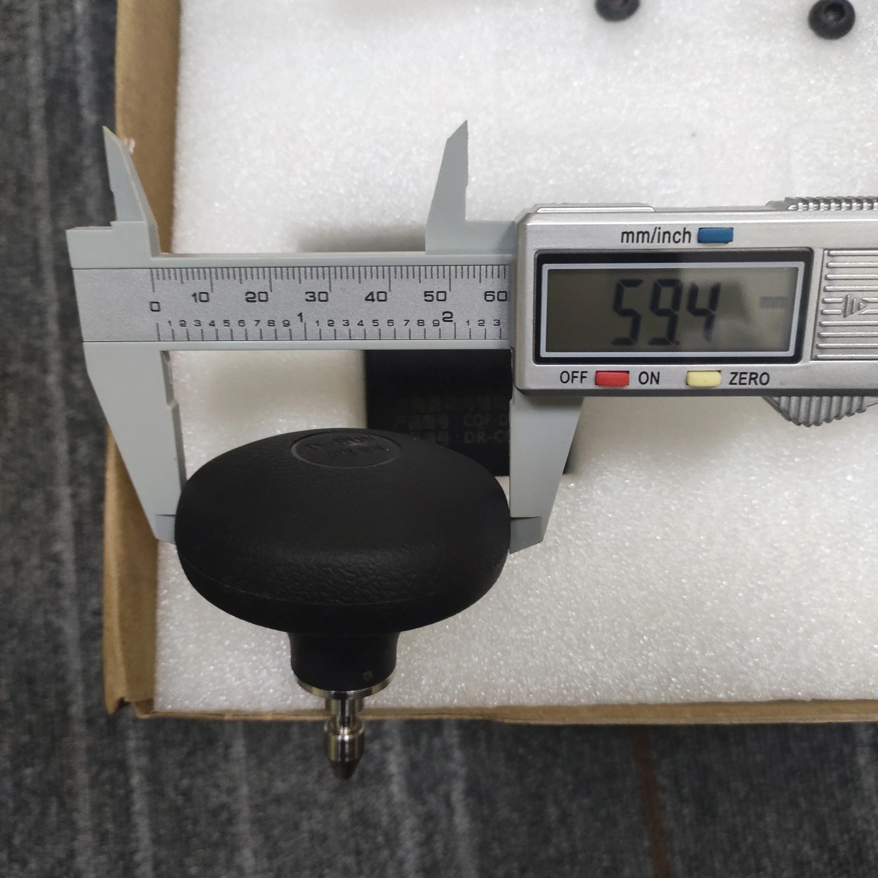 Безопасный для окружающей среды резиновый автомобильный руль бустер Спиннер